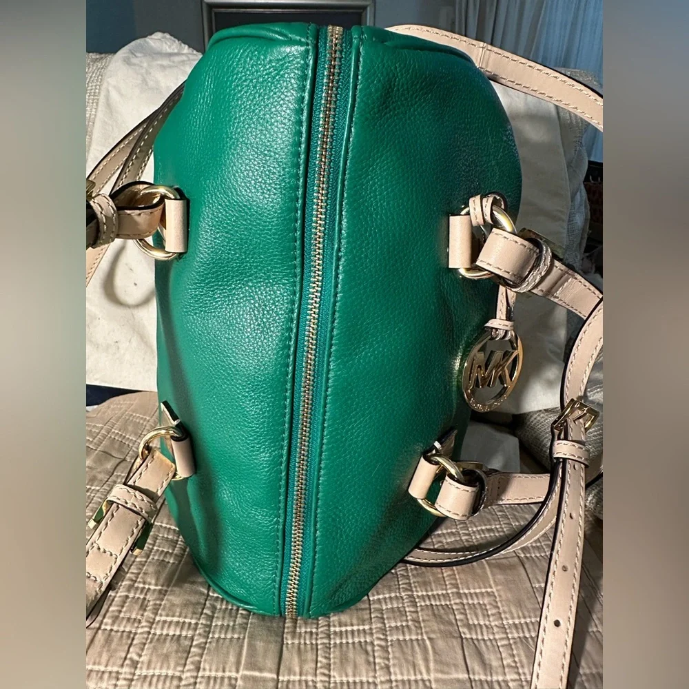 Michael Kors Grayson MD Satchel in the color Gooseberry. - Picture 10 of 14